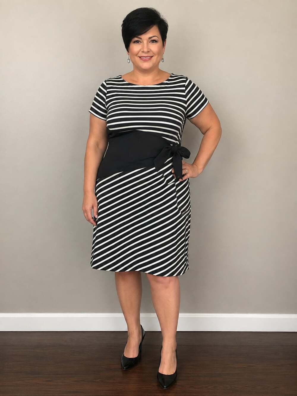 Shelby & Palmer Black and White Striped Short Sleeve Tie-Front Shift Dress Size